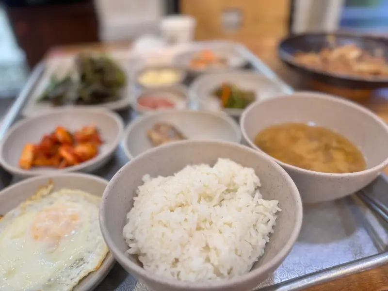 한식당 음식 풀샷