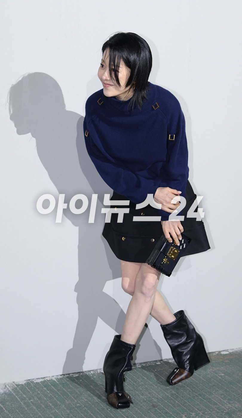 배우 고현정이 29일 오후 서울 한강 잠수교에서 진행된 '루이 비통 2023 프리폴 패션쇼'에 참석하고 있다. [사진=정소희 기자]