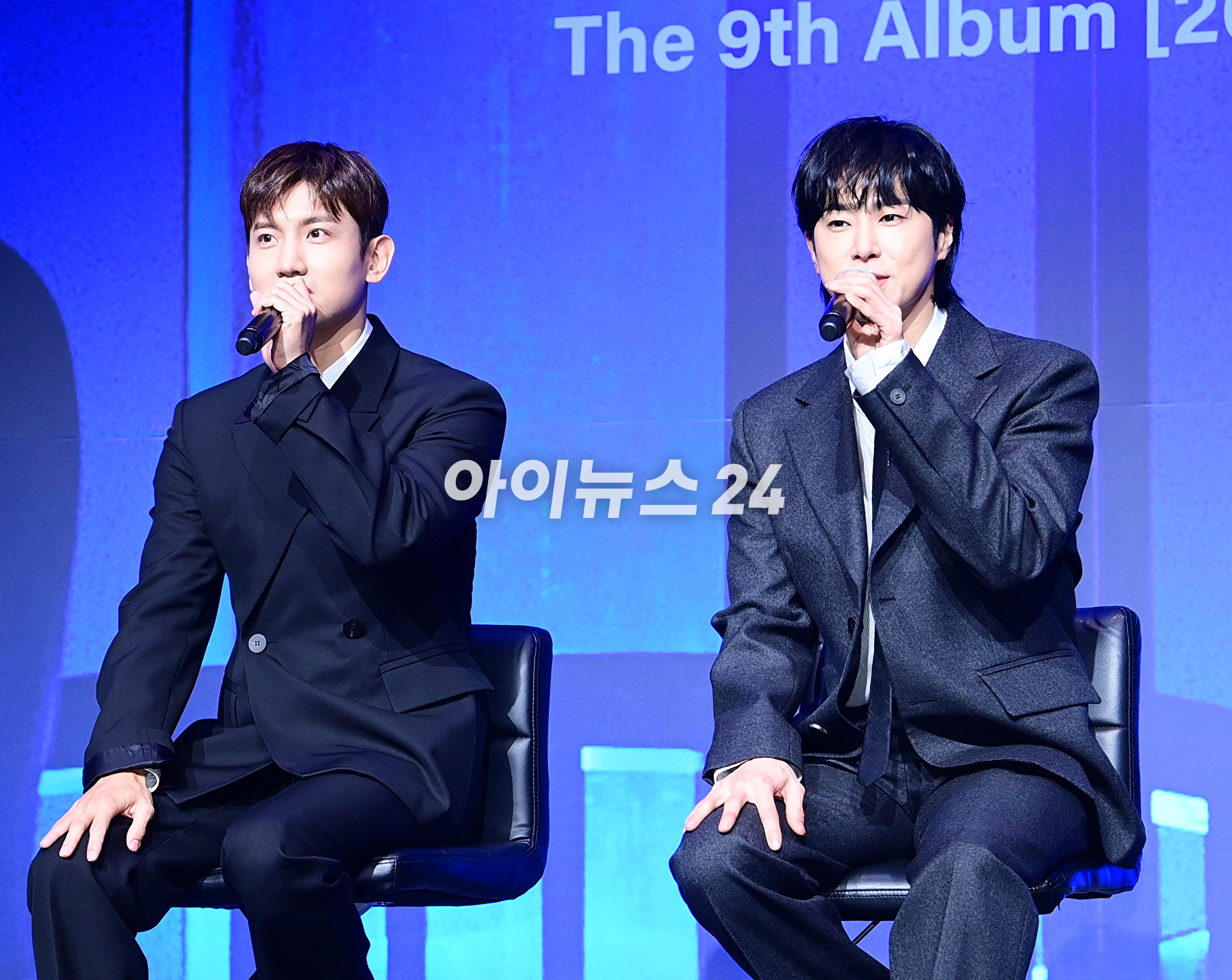 '데뷔 20주년'을 맞은 그룹 동방신기(TVXQ!)가 26일 오후 서울 영등포구 콘래드 서울에서 열린 아홉 번째 정규앨범 '20&2' 발매 기념 기자간담회에 참석하고 있다. [사진=정소희 기자]