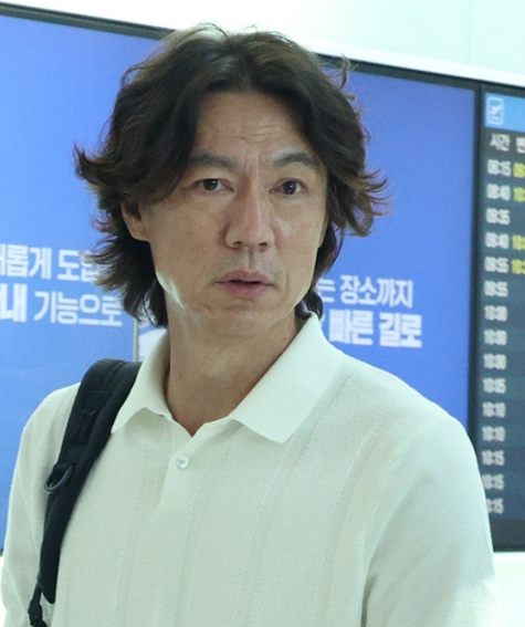 공항에서-홍명보-감독-사진