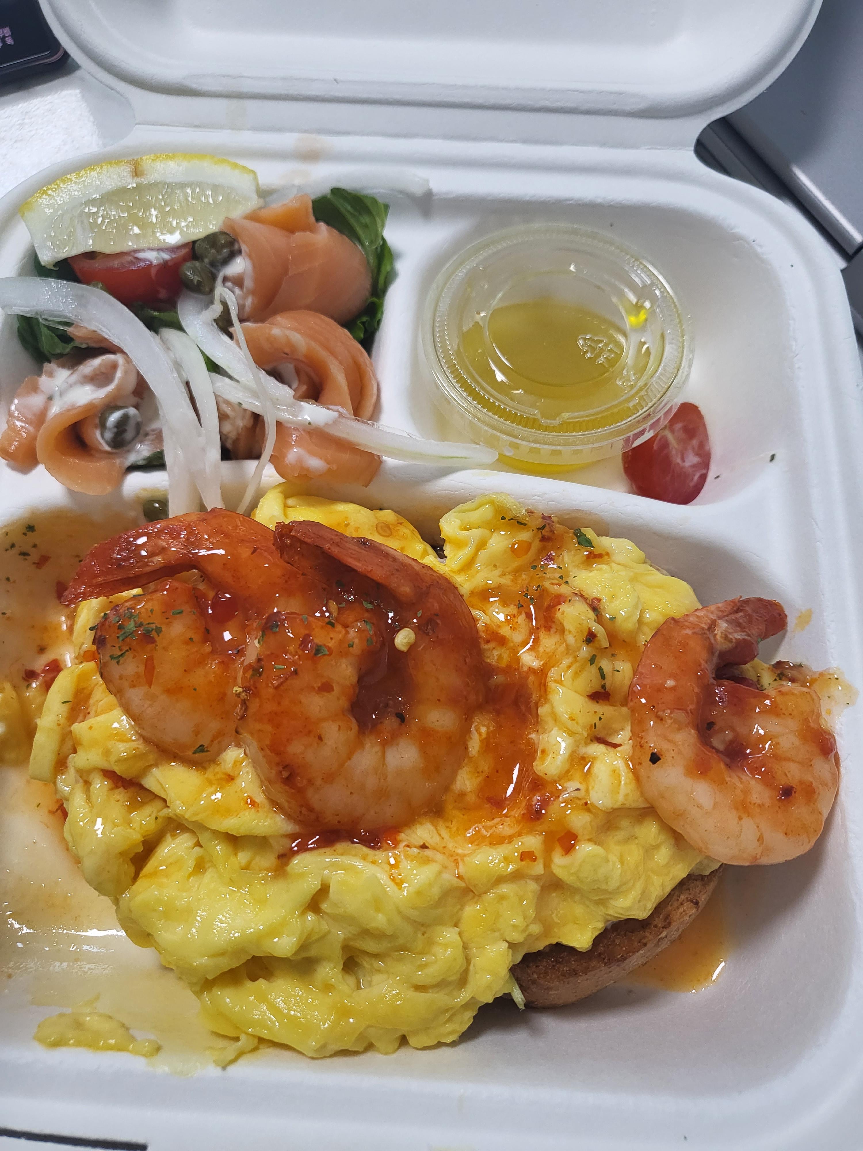 새우에그통밀샌드위치와 훈제연어