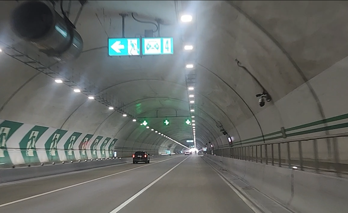 “터널관리자 채용 및 업무 총정리! 시설 점검, 안전 관리, 교통 운영 등 주요 역할과 필요한 자격증, 근무 분야를 한눈에 확인하세요. 국토관리청·도로공사 채용 정보까지 정리했습니다.”