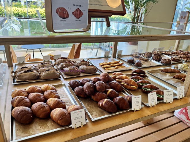 양산-카페-베이커리-소금빵