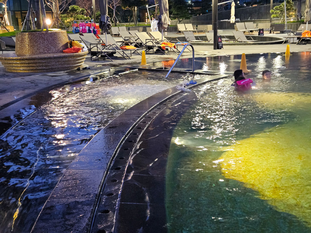 그랜드 하얏트 제주 야외 수영장 온수풀