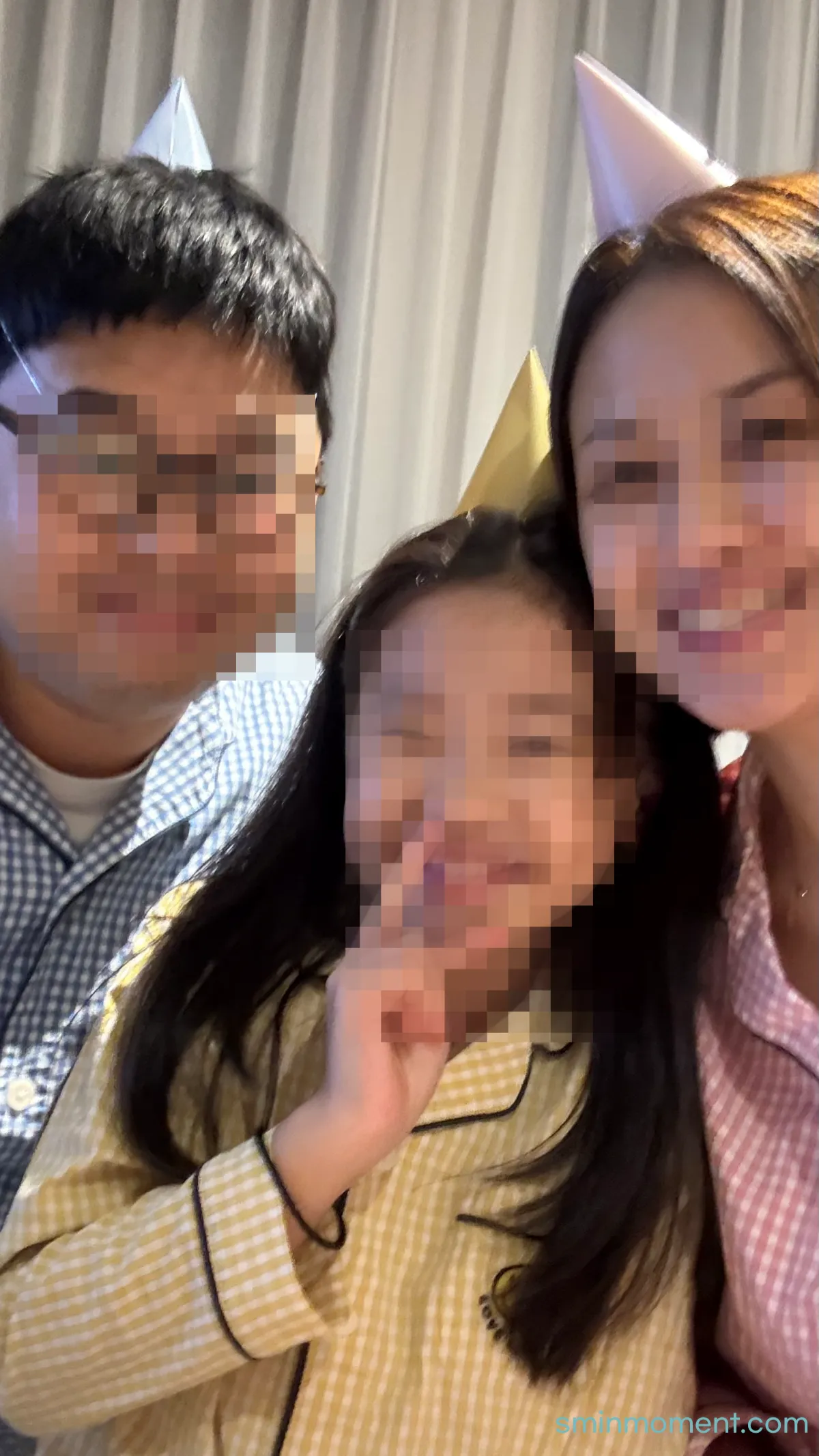 생일축하해-이쁜-딸-가족-사진-브이