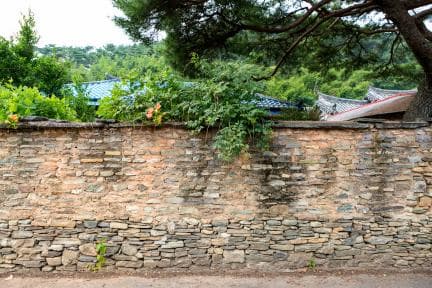 경남 고성 ‘동해면 옛 담장 마을’의 숨은 정취