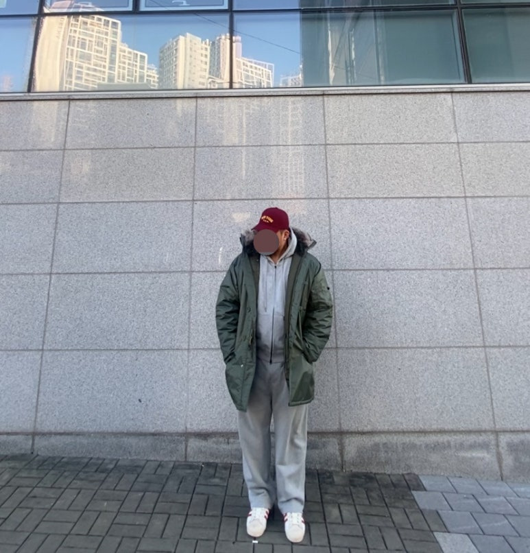 데일리룩('25.12.26.)로스코 N-3B 패딩 스노클 파카, 윅 NEWYORK USA 워싱 빈티지볼캡, 토피 후드티 집업, 토피 벌룬 와이드팬츠, 아디다스 슈퍼스타 82 레드