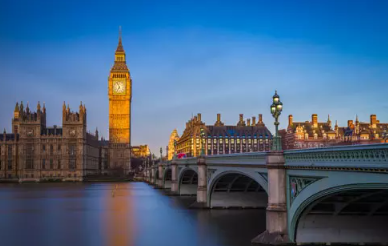 런던 블루 토파즈의 이름의 유래와 역사를 설명한다.