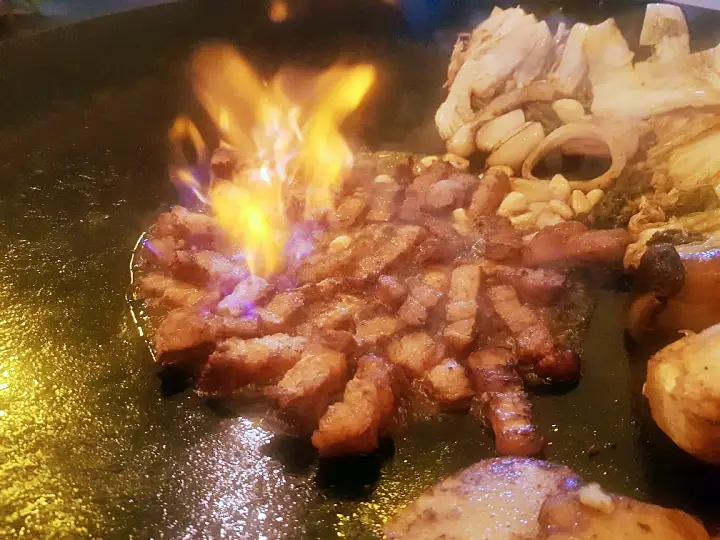 솥뚜껑 닭볶음탕 참나무 장작 솥뚜껑 묵은지 삼겹살 원주 맛집 추천