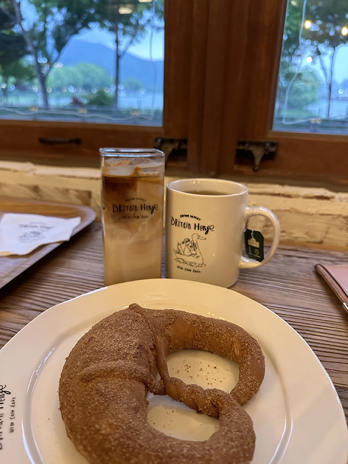 브리튼헨지 빵과 음료1
