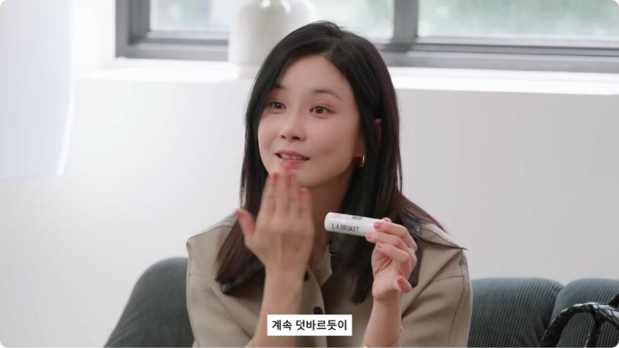 Lee Bo-young holding her L:A Bruket lip balm during a VOGUE KOREA interview