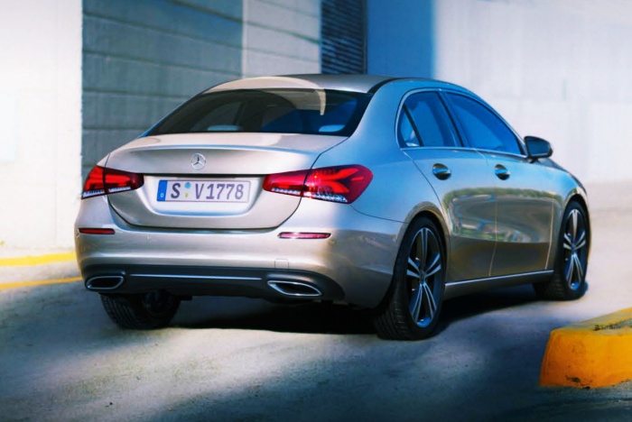 정차된-벤츠-A클래스