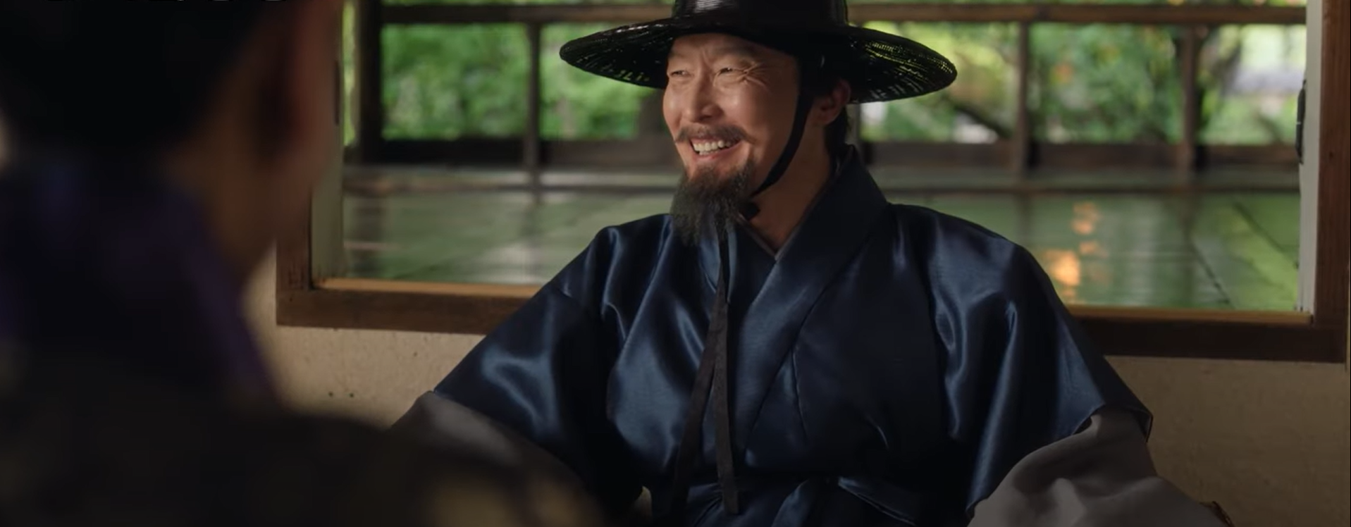 드라마 원경에서 부패한 종친이 부패한 외척에게 함정을 파는 장면