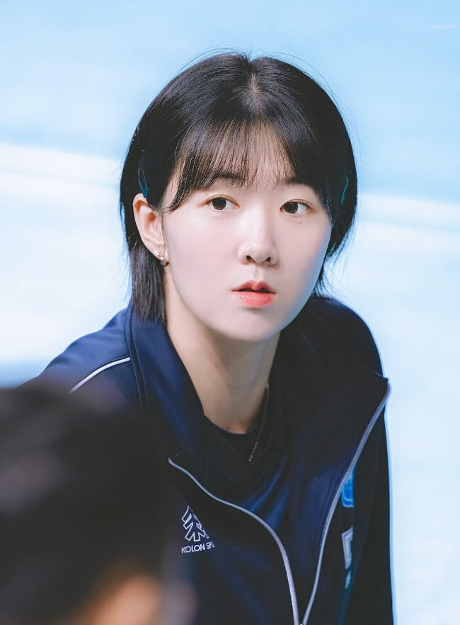 단발머리여성의모습