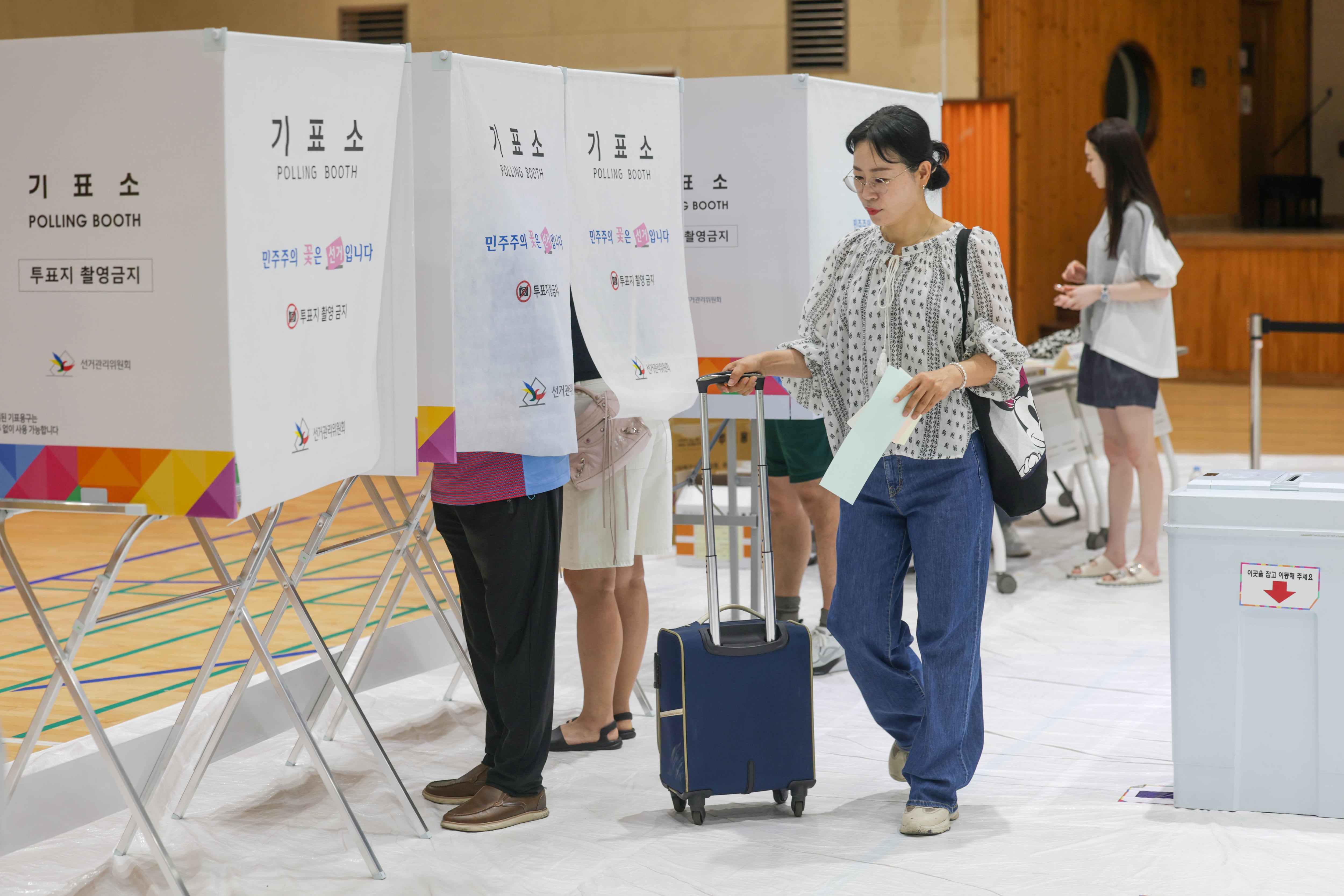 선거 관련 112신고 213건 폭주: 투표지 훼손&middot;소란 사건 및 공직선거법 처벌 수위 총정리