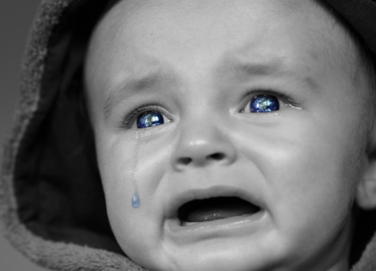 밤마다 자다 깨는 아이, 언제까지 계속될까요