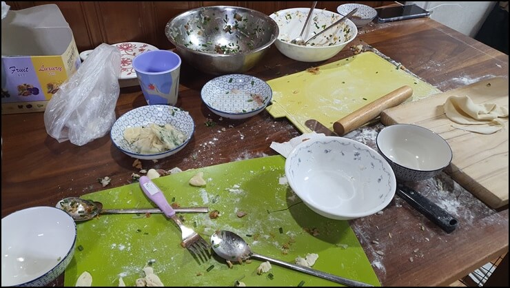 난장판-된-식탁사진