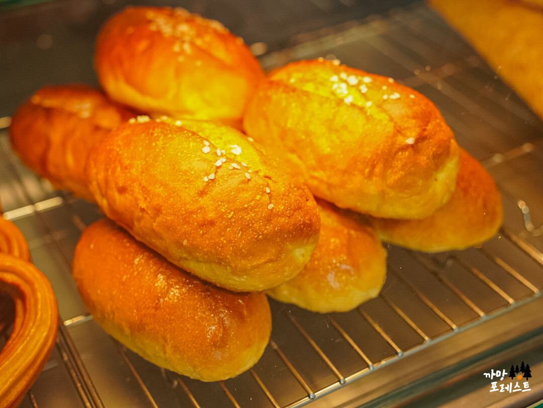 꼬스뗀뇨 소금빵