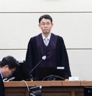 우인성 부장판사