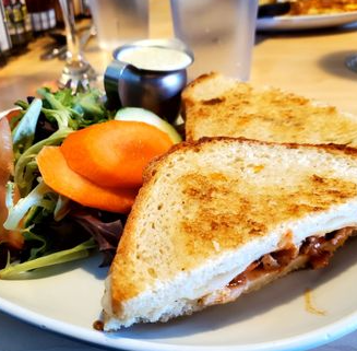 Two Chicks 브런치