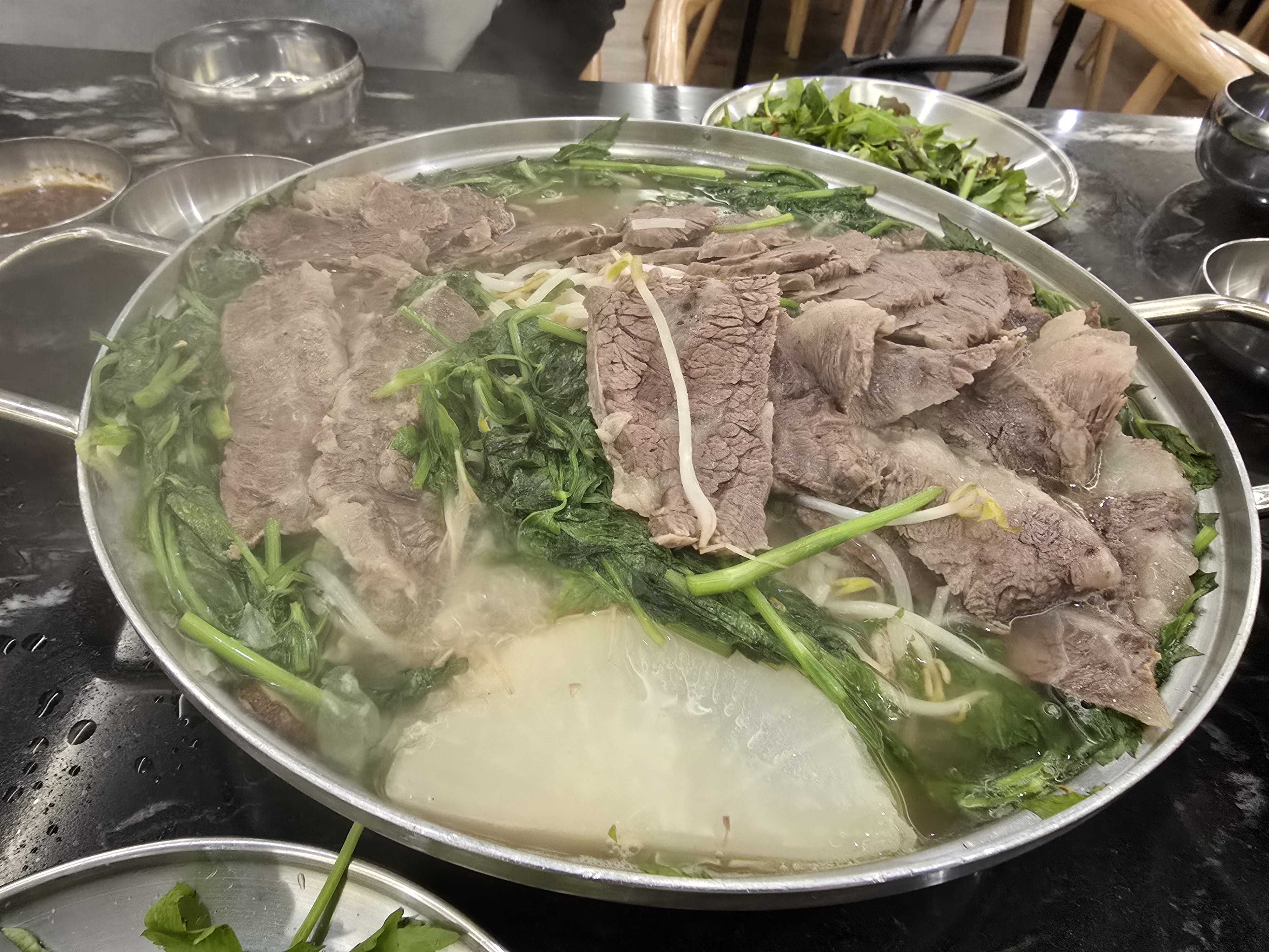 능동미나리 수육전골