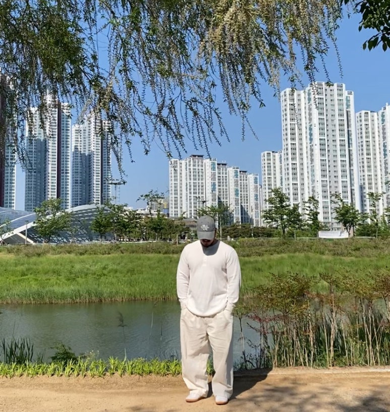 데일리룩(2025. 5. 18.) 윅(wick) 스톤 워시드 볼캡, 유니클로 와플 헨리넥 티셔츠, 무신사스탠다드 무신사 데님 와이드 벌룬 팬츠, 푸마 아미 트레이너 뮬 스니커즈