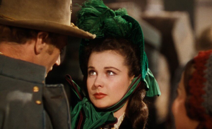 애슐리를 바라보는 스칼렛