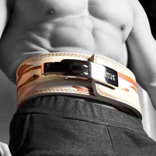 헬스 복압 벨트를 착용한 모습