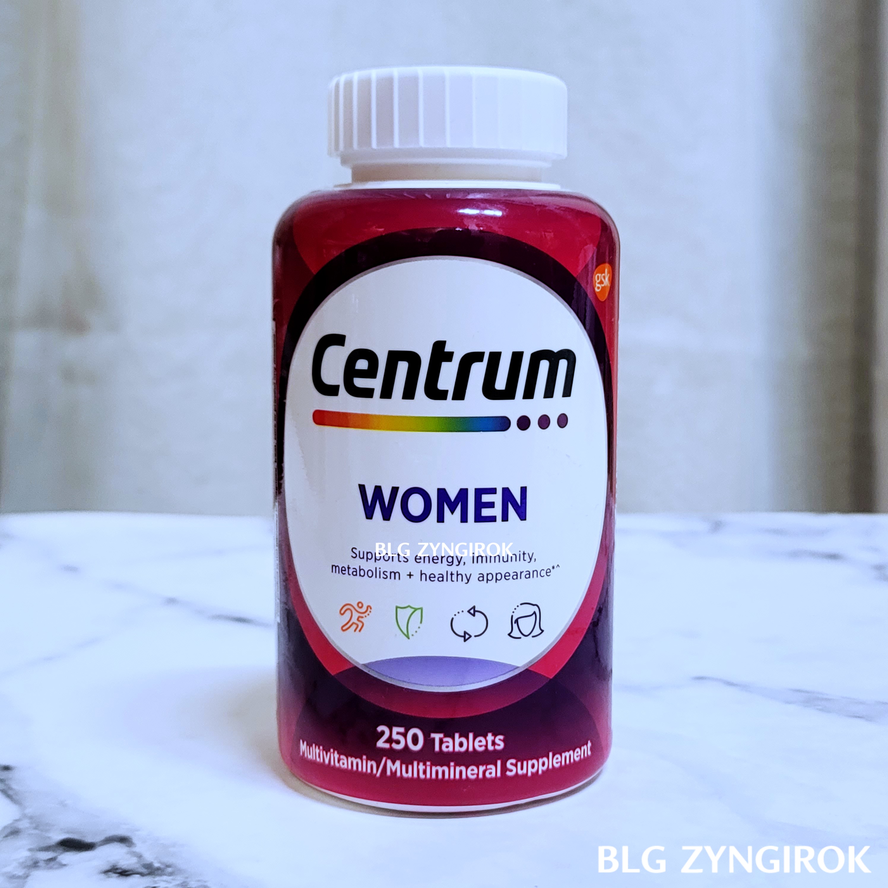 센트럼 여성용 멀티비마민 멀티미네랄 보충제가 놓여있다.