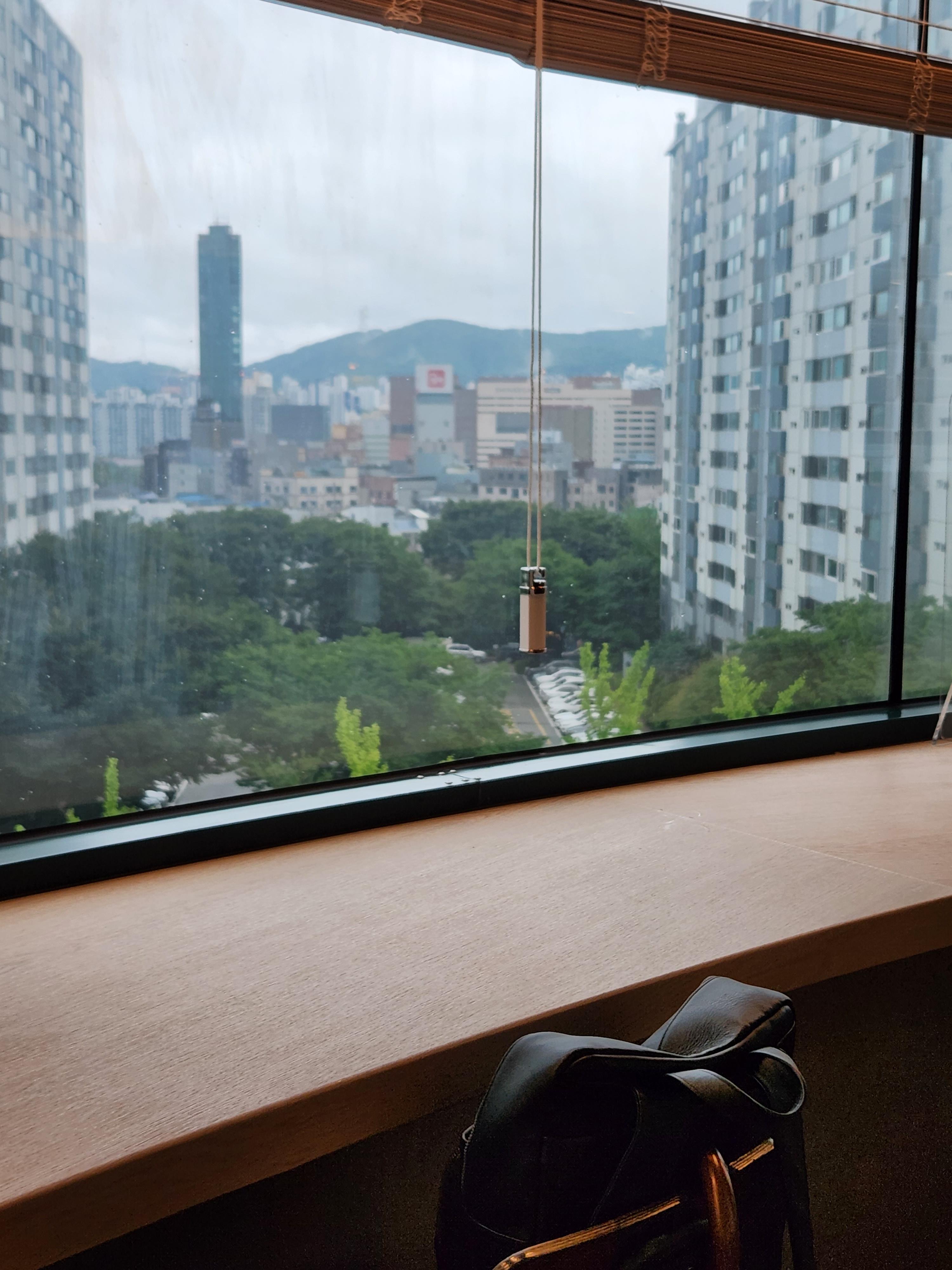 수지구청역 스페이스어스 카페 내부3