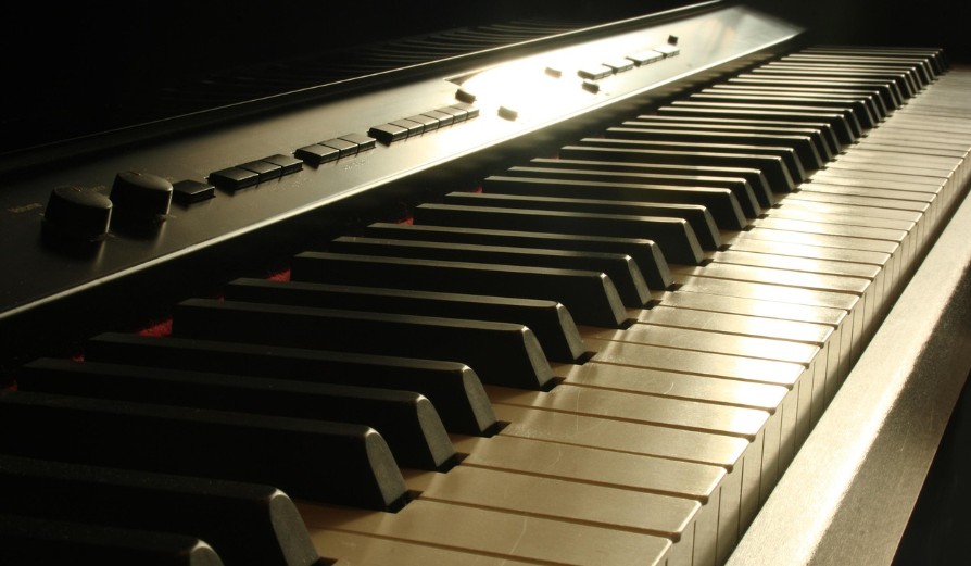 밴드 악기 세션과 관련된 사진(건반)