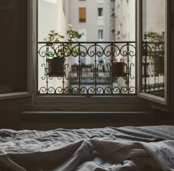 파리 창밖 풍경