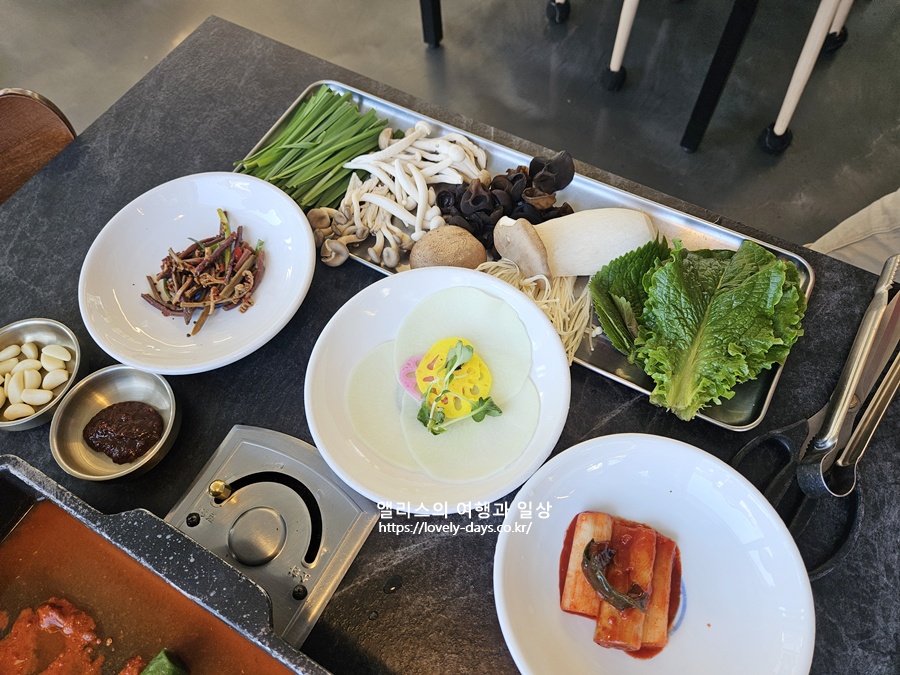 불국사 근처 맛집 호반오리 오리고기 버섯 주물럭 경주 부추가래떡