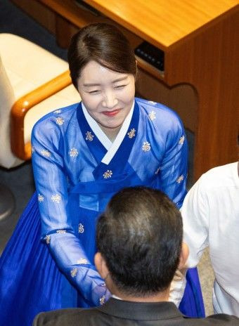 강선우 국회의원 프로필 총정리|나이·고향·학력·남편·가족·정치경력·갑질 의혹·공천헌금 재판