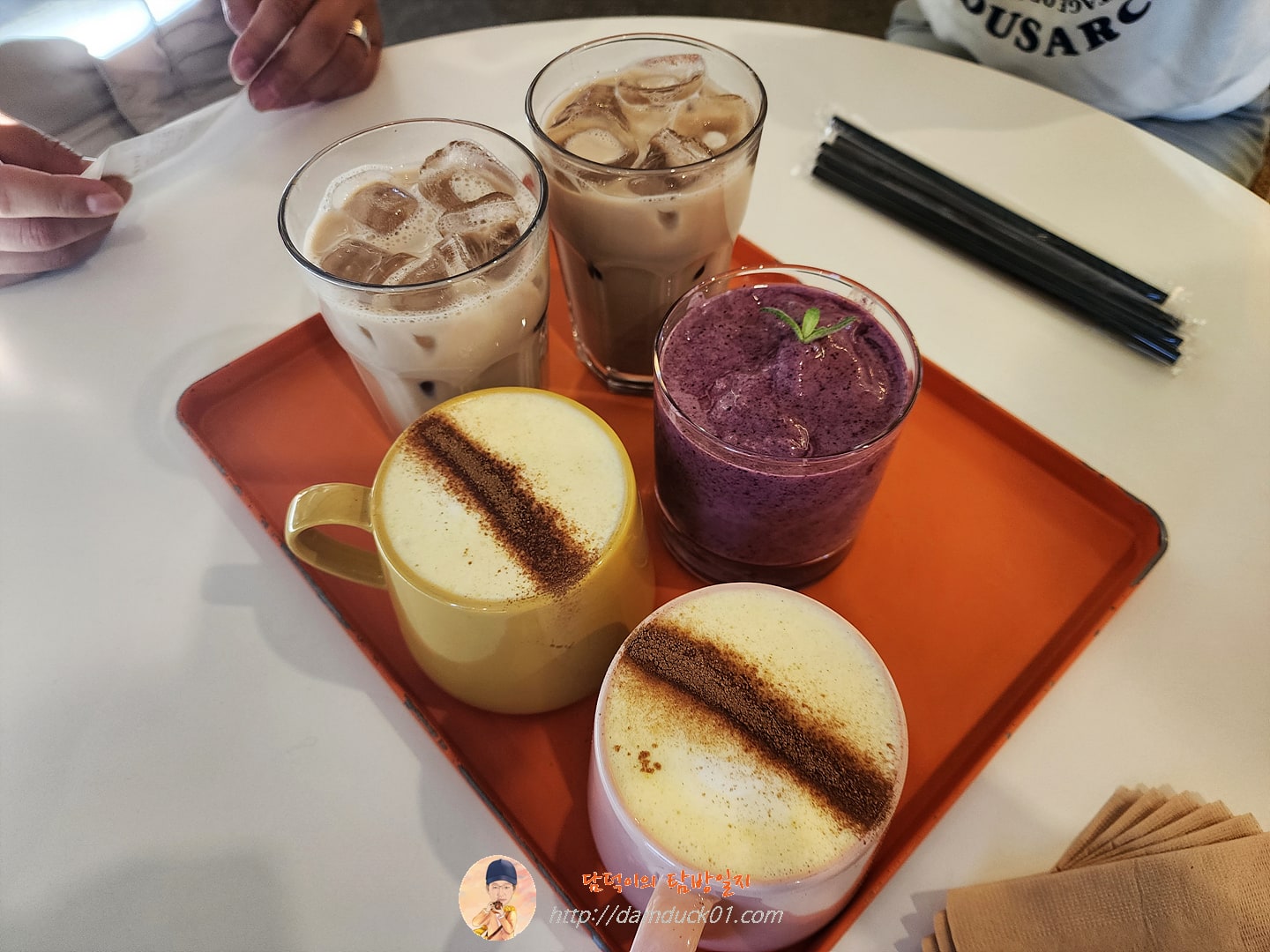 스트로베리 초콜릿 라떼 외