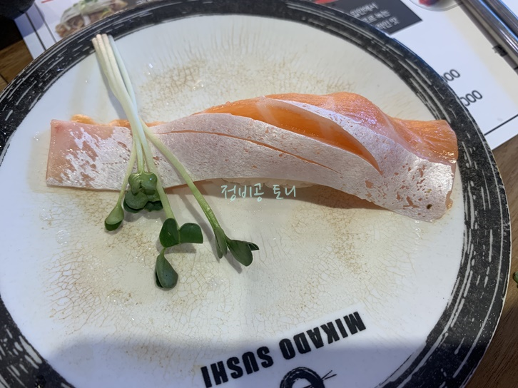 연어-뱃살-초밥