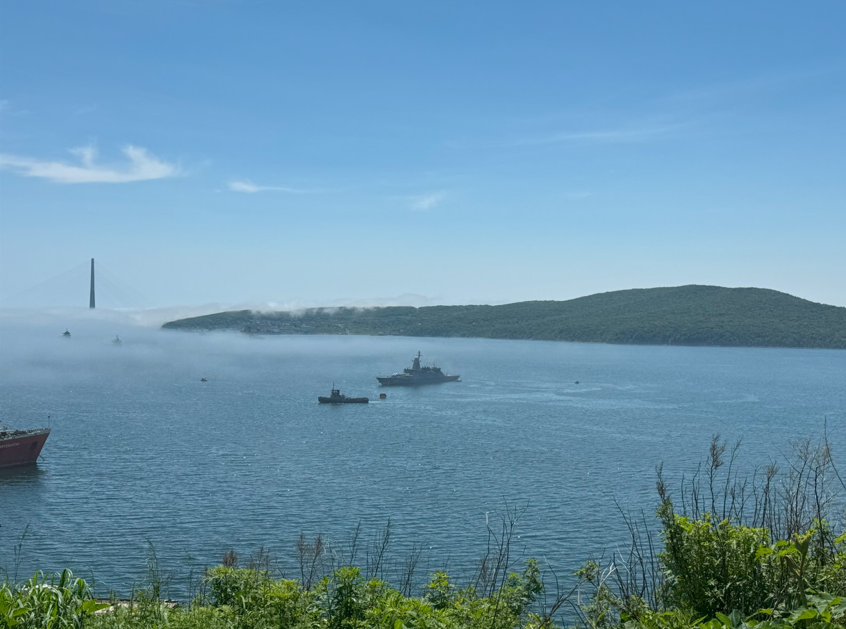 블라디보스토크 해무와 함께 군함사진