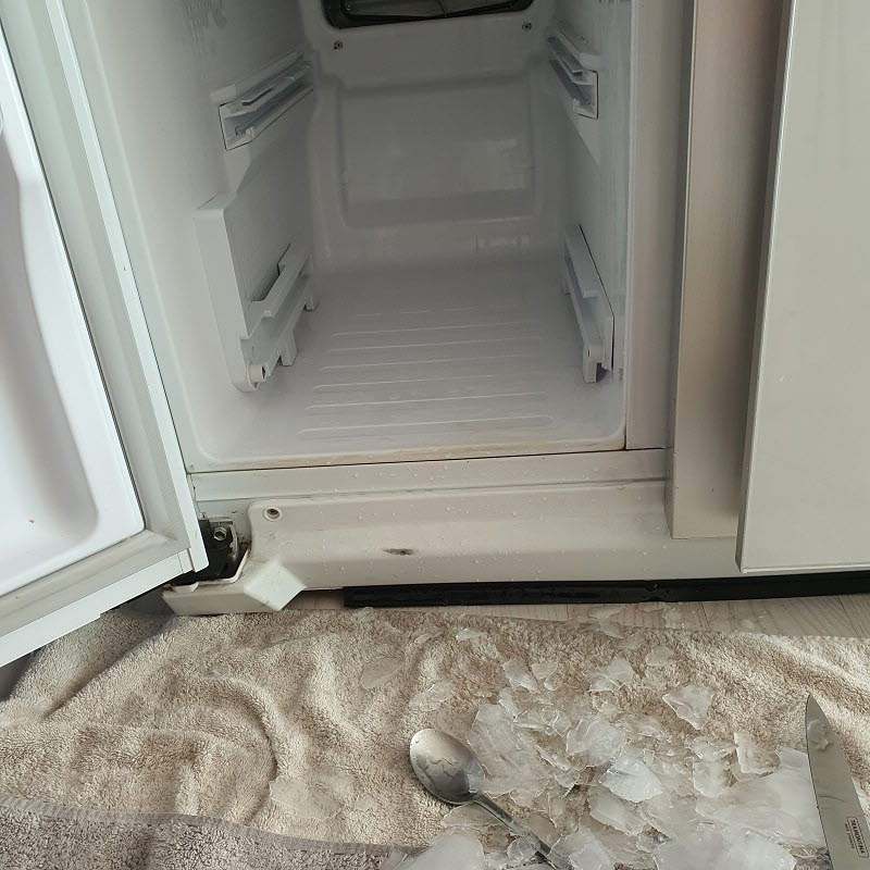 냉동실바닥 얼음 제거