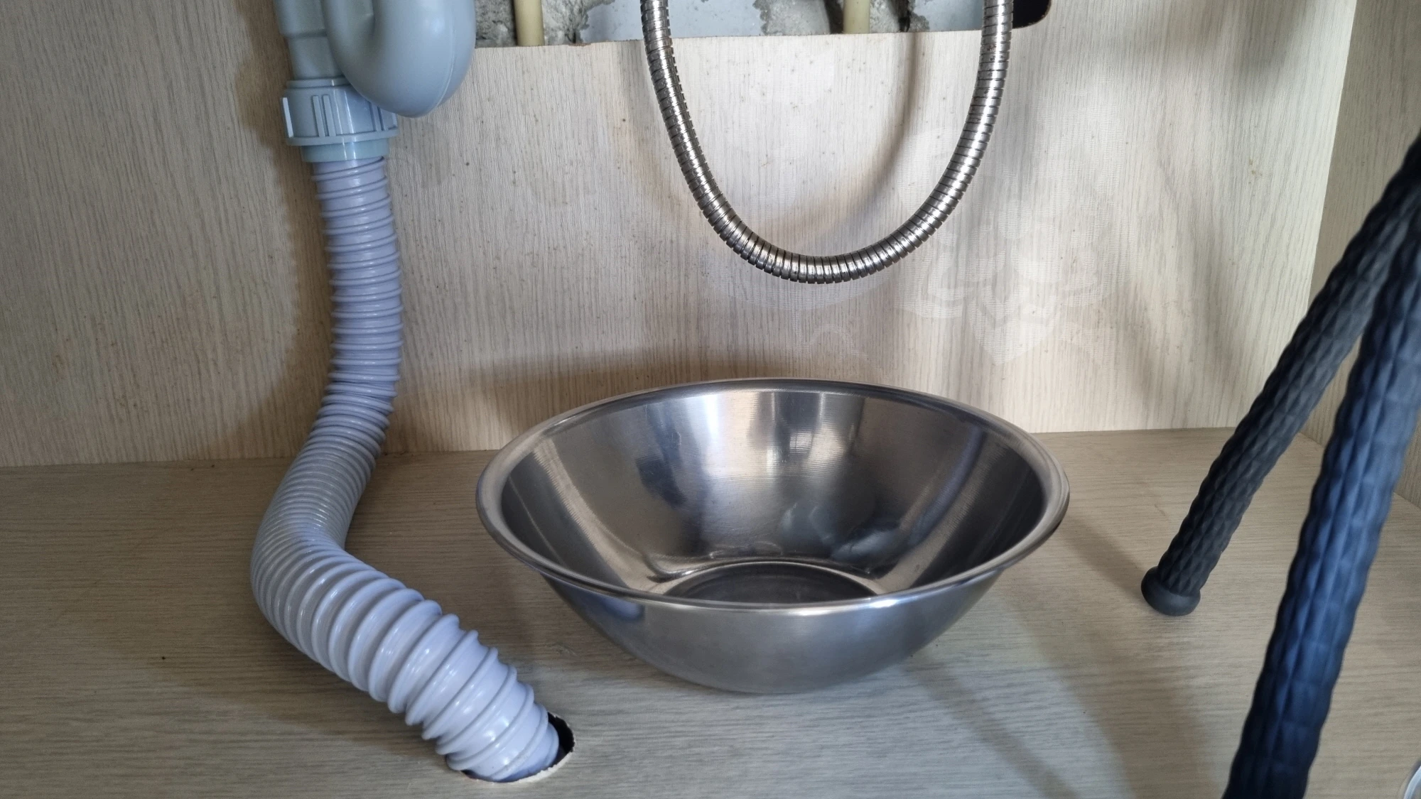 그릇 받쳐 놓은 모습