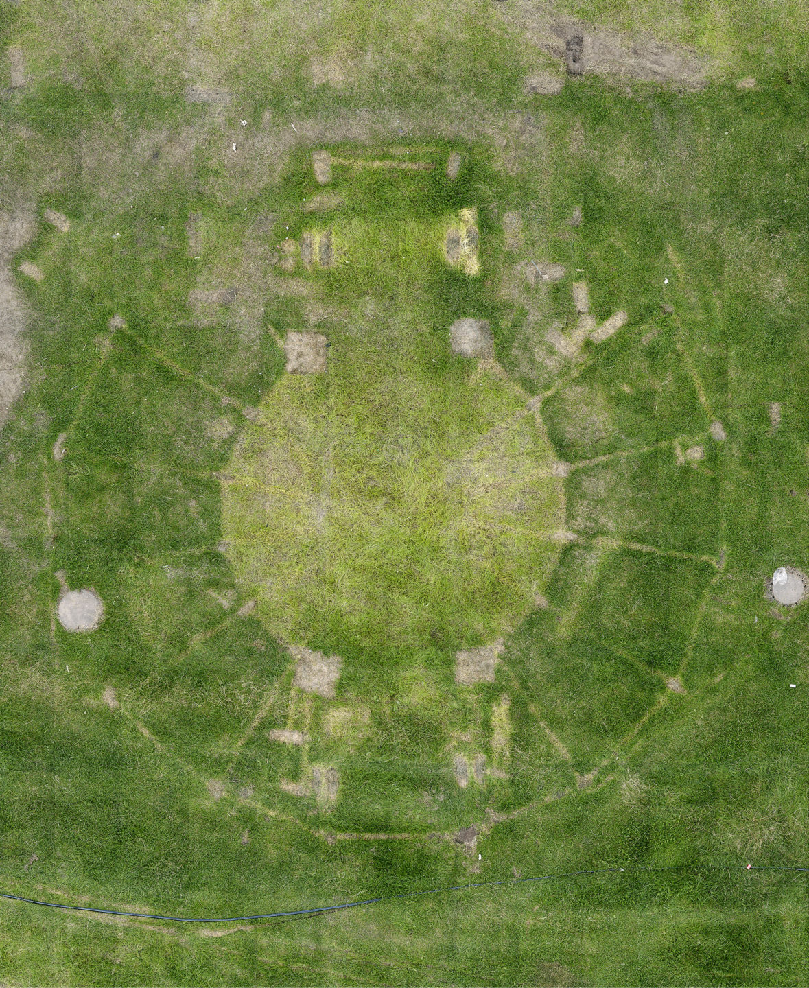 Andreas Gefeller, Untitled (Meadow 1), Düsseldorf, 2002, 152 x 125 cm / 59.8 x 49.2 in.
