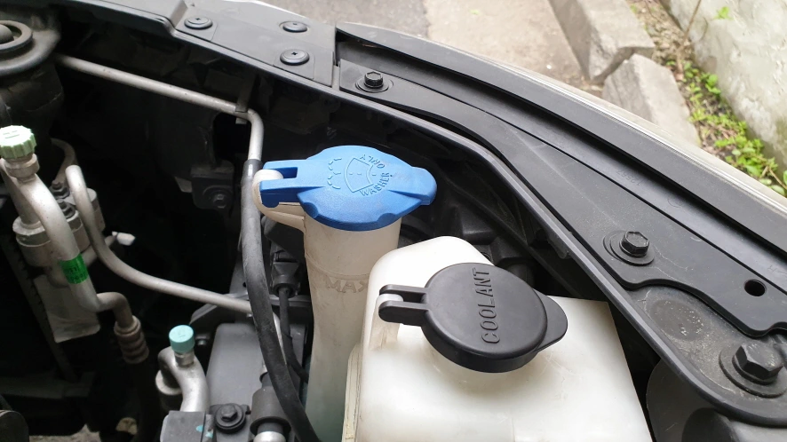 등화장치 본체 뒤쪽 공간