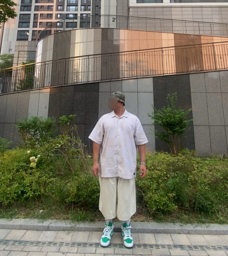 데일리룩('26. 7. 31.)엑스트라오디너리 카모 버킷햇 벙거지, 반스 케슬러 체커보드 우븐 반소매셔츠, 무신사스탠다드 버뮤다 데님팬츠, 나이키양말, 나이키 덩크하이 스타디움그린