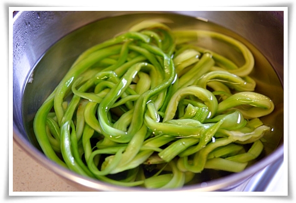 텃밭 "궁채(줄기상추)" 황제가 사랑한 채소, 건강과 맛을 다 잡는 비법!