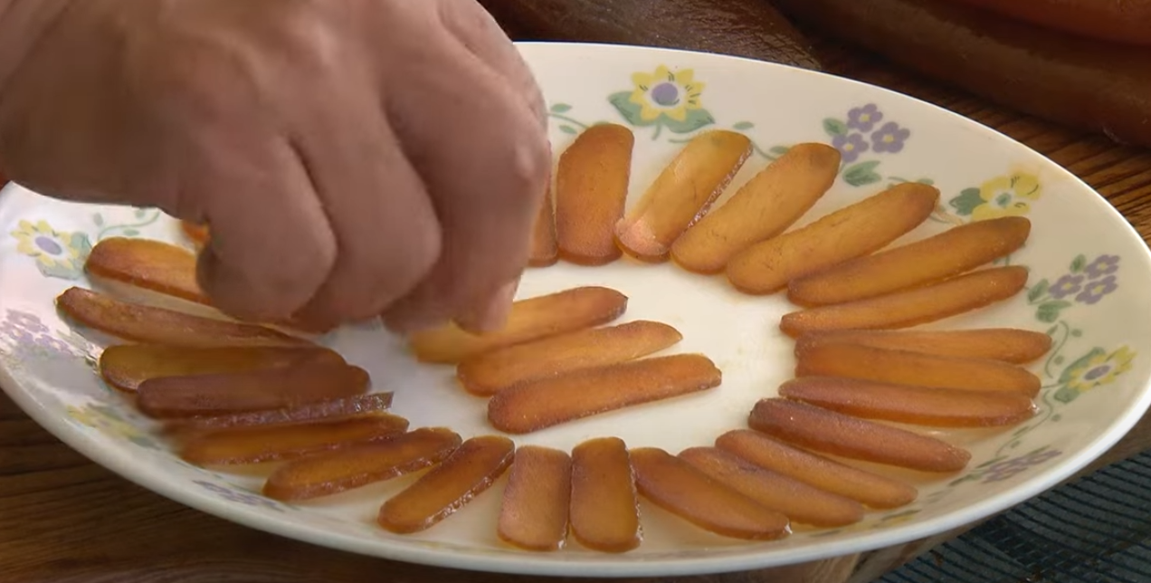 접시에놓인어란