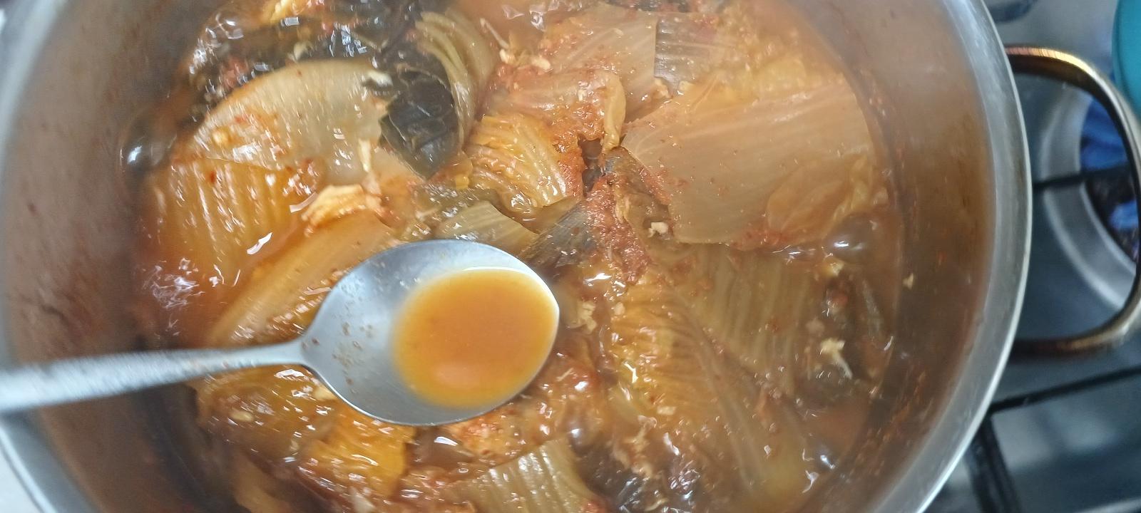 숟가락으로 국물 끼얹기