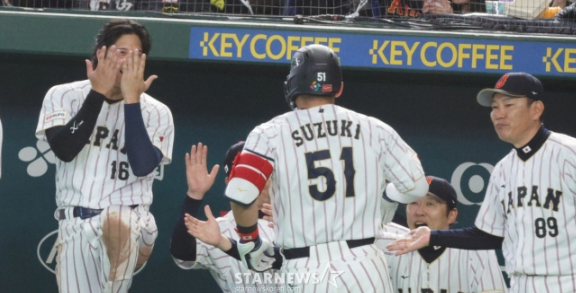 기뻐하는 스즈키