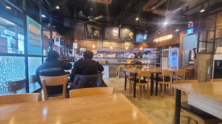 홍익돈까스-송도점-내부-3