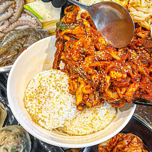 낙지볶음 낙지덮밥 칼국수 도토리 빈대떡 떡갈나무집