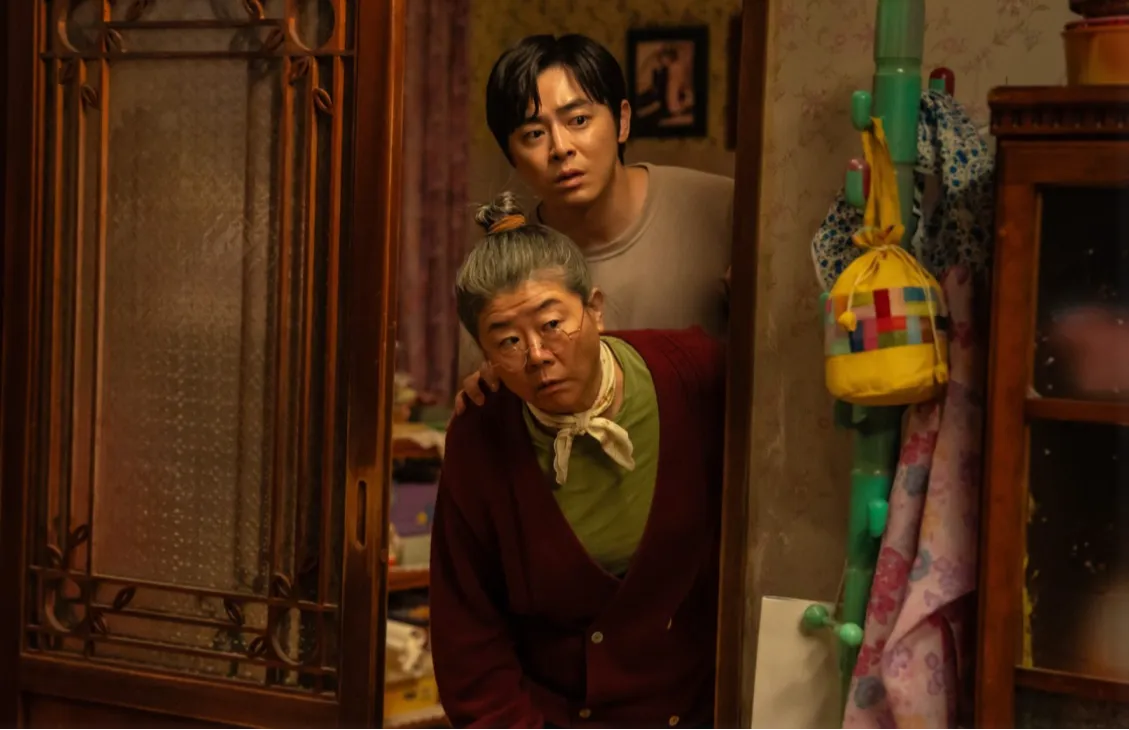 좀비딸 신기록, 조정석 좀비딸 1위, 조정석 영화, 여름 흥행 불패, 한국 코미디 영화, 박스오피스 1위, 좀비딸 후기, 좀비딸 평점, 조정석 코미디, 2025 영화 흥행, 천만 영화 후보, 좀비딸 박스오피스, 좀비딸 개봉 첫날, 한국 영화 최고 오프닝, 여름 영화 추천