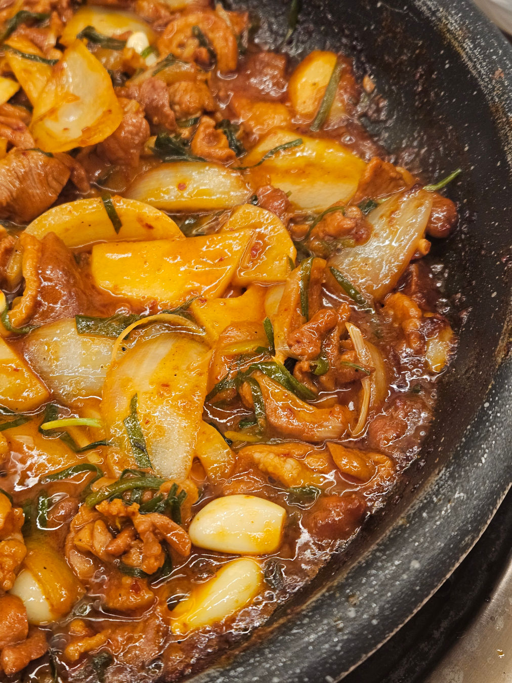 힘찬 숯불 유화 오리 주물럭